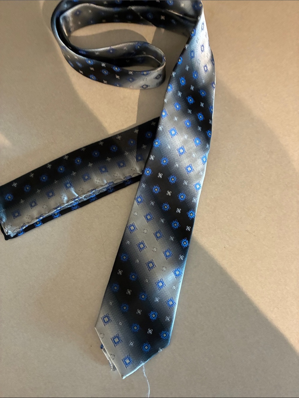 Milani Black and Blue Geometric Men's Tie with picket Hankerchief to Match - NEW